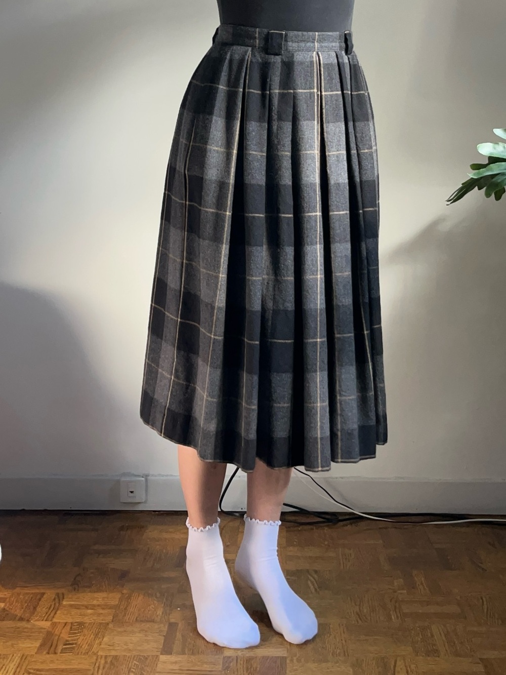 Vintage Aquascutum Wool Tartan Plaid Pleated Midi Skirt in Charcoal and Black - Picture 2 of 8